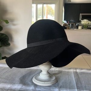 Black floppy hat